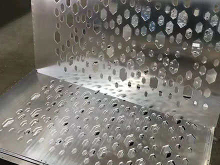 雕刻鋁板-單板幕墻用途雕刻鋁板廠家(圖1)